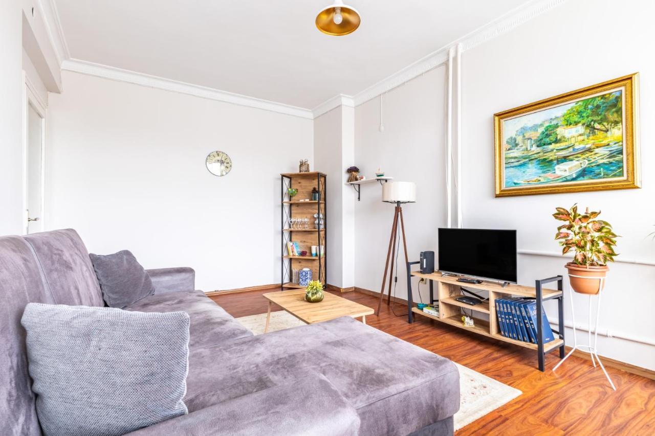 Spacious Flat W Balcony Near Marmaray In Kadikoy Appartement Istanboel